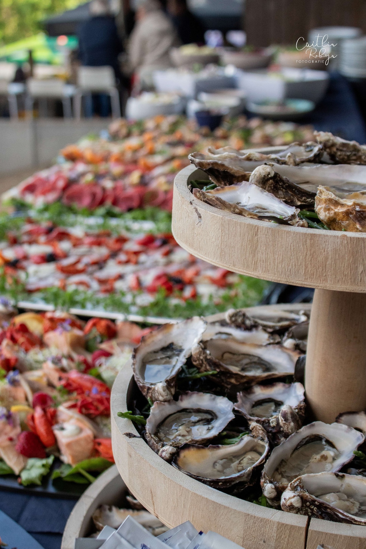 Oesters en zeevruchten op een etage